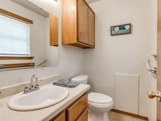 16 Sue Lane, Mcloud, OK 74851
