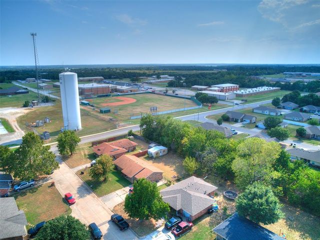 16 Sue Lane, Mcloud, OK 74851