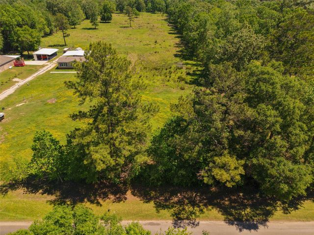 1013 County Road 2050, Hull, TX 77564