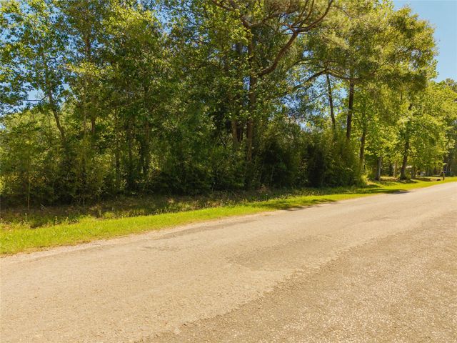 1013 County Road 2050, Hull, TX 77564