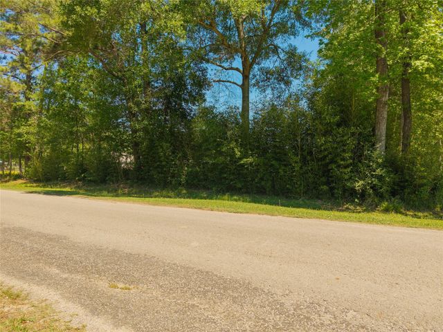 1013 County Road 2050, Hull, TX 77564
