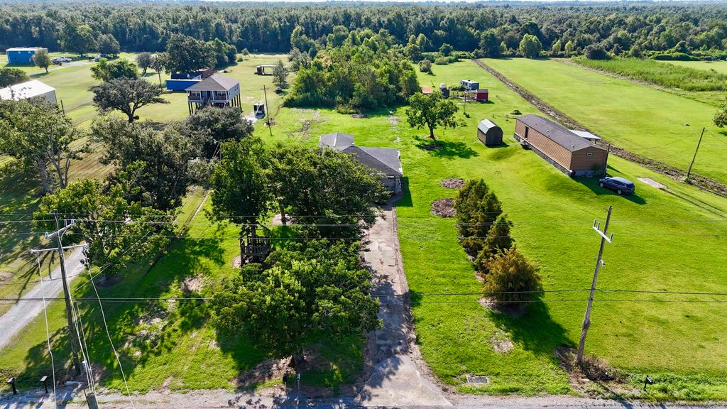 5243 Bayouside Dr, Chauvin, LA 70344