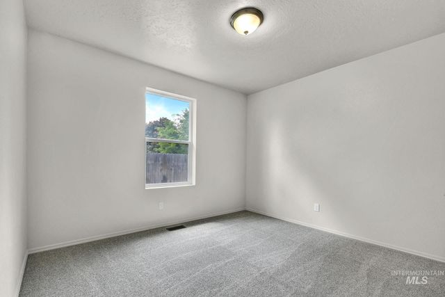 3709 S High Springs St, Nampa, ID 83686