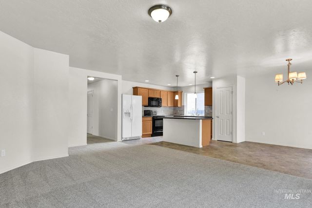 3709 S High Springs St, Nampa, ID 83686