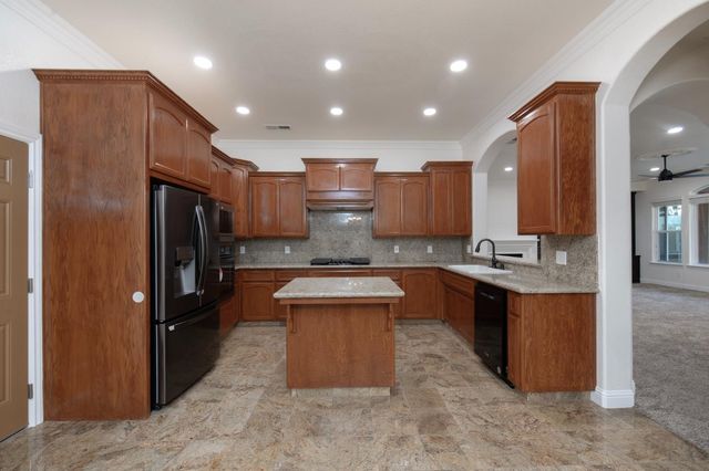 2825 E Quincy Avenue, Fresno, CA 93720