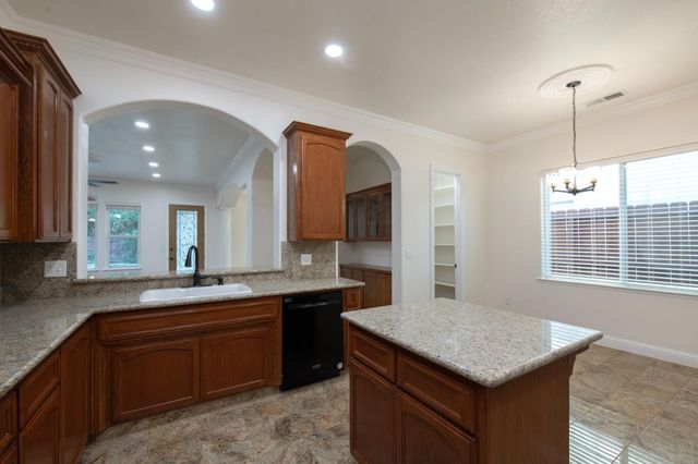 2825 E Quincy Avenue, Fresno, CA 93720