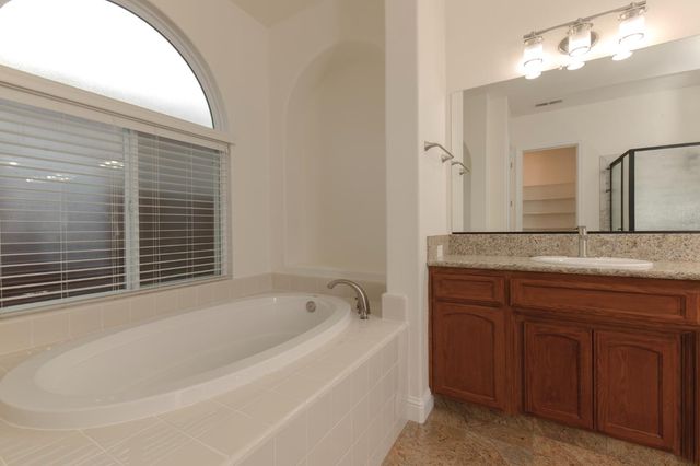 2825 E Quincy Avenue, Fresno, CA 93720