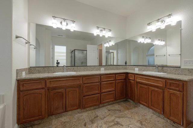 2825 E Quincy Avenue, Fresno, CA 93720
