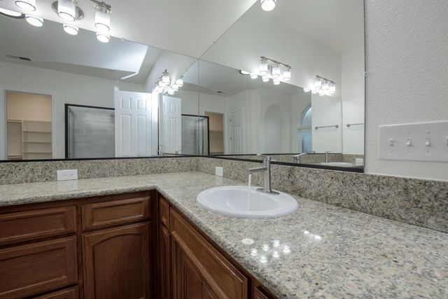 2825 E Quincy Avenue, Fresno, CA 93720