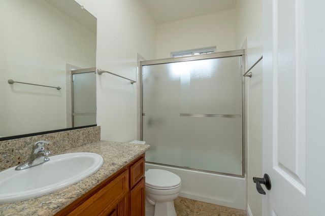 2825 E Quincy Avenue, Fresno, CA 93720