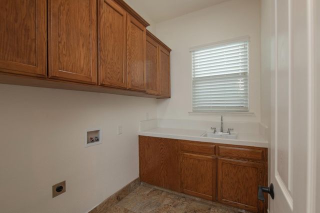2825 E Quincy Avenue, Fresno, CA 93720
