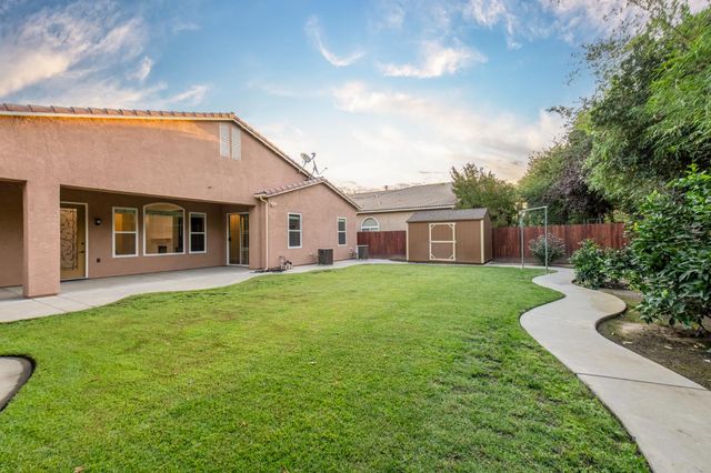 2825 E Quincy Avenue, Fresno, CA 93720