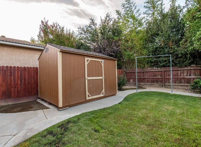 2825 E Quincy Avenue, Fresno, CA 93720