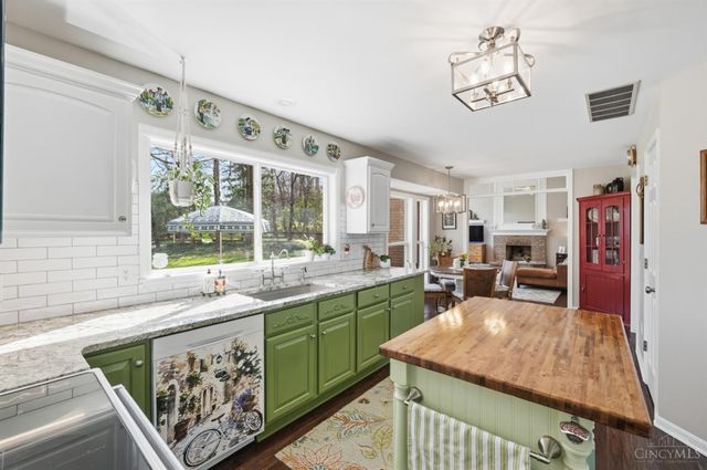 1502 Huntcrest Drive, Cincinnati, OH 45255