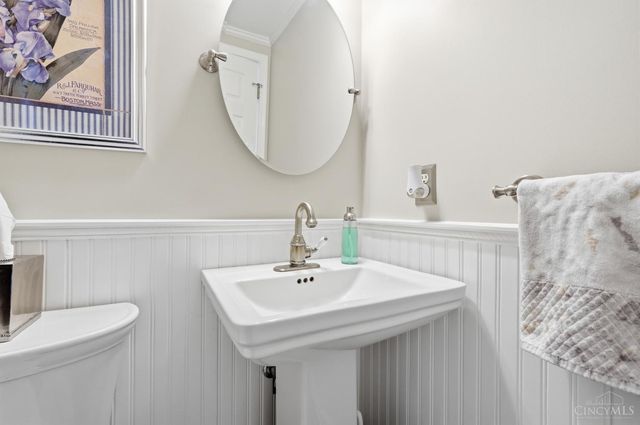 1502 Huntcrest Drive, Cincinnati, OH 45255