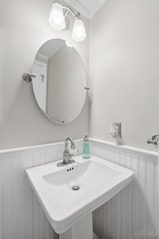 1502 Huntcrest Drive, Cincinnati, OH 45255