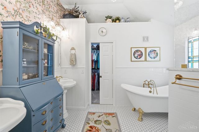 1502 Huntcrest Drive, Cincinnati, OH 45255