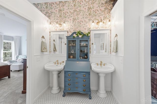 1502 Huntcrest Drive, Cincinnati, OH 45255