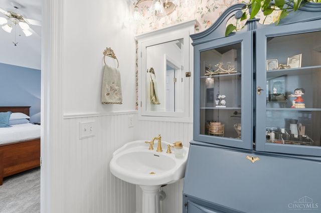 1502 Huntcrest Drive, Cincinnati, OH 45255