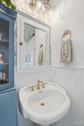 1502 Huntcrest Drive, Cincinnati, OH 45255