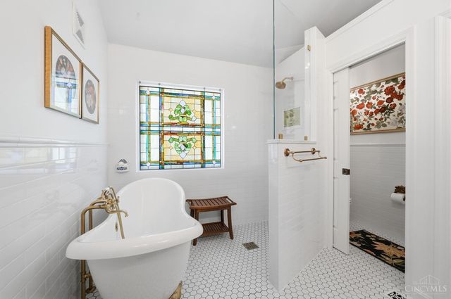 1502 Huntcrest Drive, Cincinnati, OH 45255