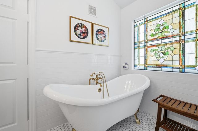 1502 Huntcrest Drive, Cincinnati, OH 45255