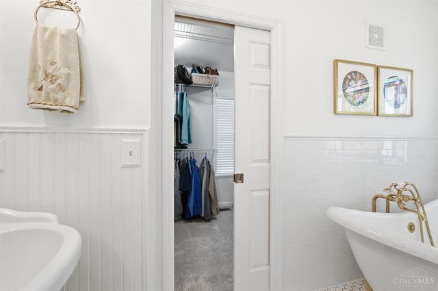 1502 Huntcrest Drive, Cincinnati, OH 45255