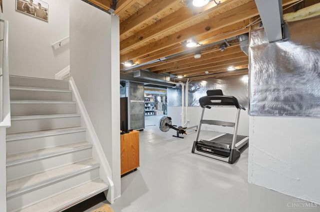 1502 Huntcrest Drive, Cincinnati, OH 45255