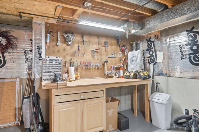 1502 Huntcrest Drive, Cincinnati, OH 45255