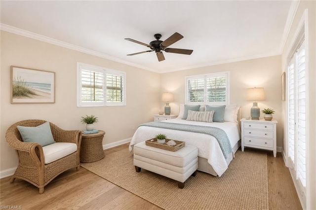 587 Parkwood LN, Naples, FL 34103