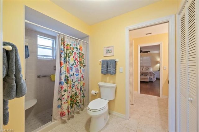 587 Parkwood LN, Naples, FL 34103