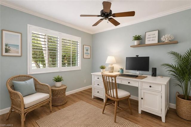 587 Parkwood LN, Naples, FL 34103