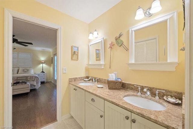 587 Parkwood LN, Naples, FL 34103