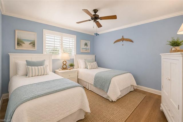 587 Parkwood LN, Naples, FL 34103
