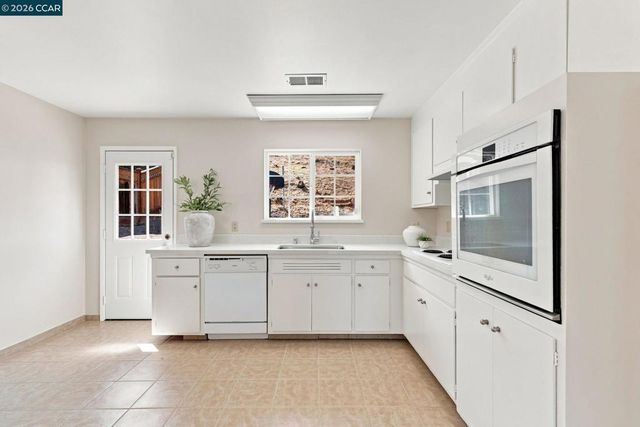 2358 Galway Rd, San Pablo, CA 94806