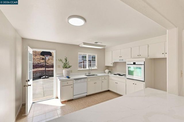 2358 Galway Rd, San Pablo, CA 94806