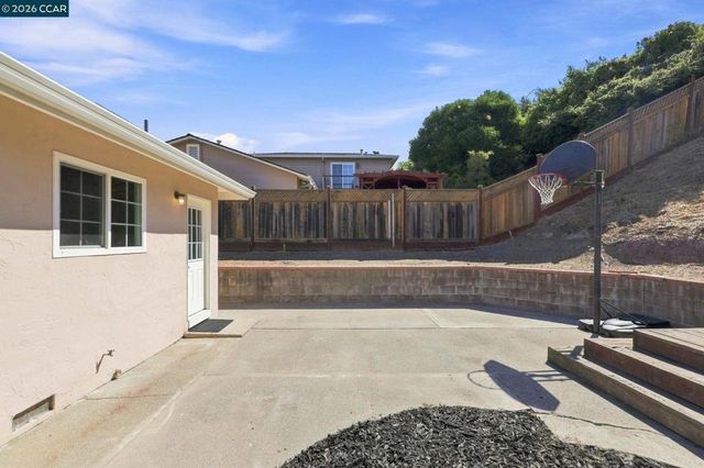 2358 Galway Rd, San Pablo, CA 94806