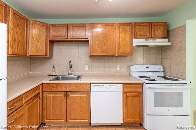 31993 W 12 Mile Road 109, Farmington, MI 48334