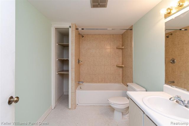 31993 W 12 Mile Road 109, Farmington, MI 48334