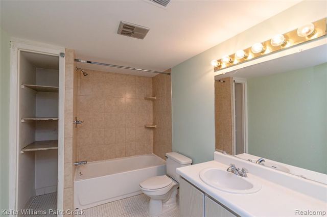 31993 W 12 Mile Road 109, Farmington, MI 48334