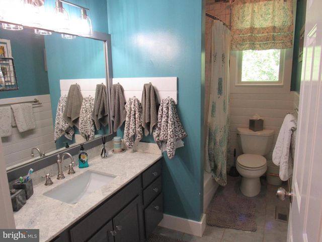 1734 PINE LN, Quakertown, PA 18951