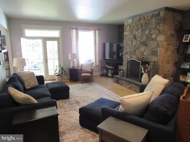 1734 PINE LN, Quakertown, PA 18951