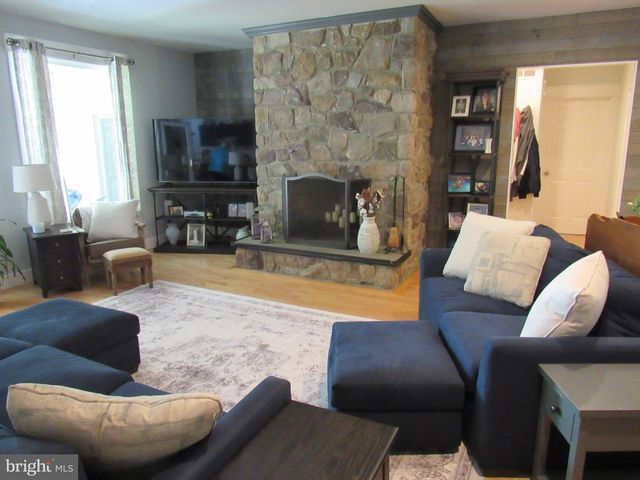 1734 PINE LN, Quakertown, PA 18951