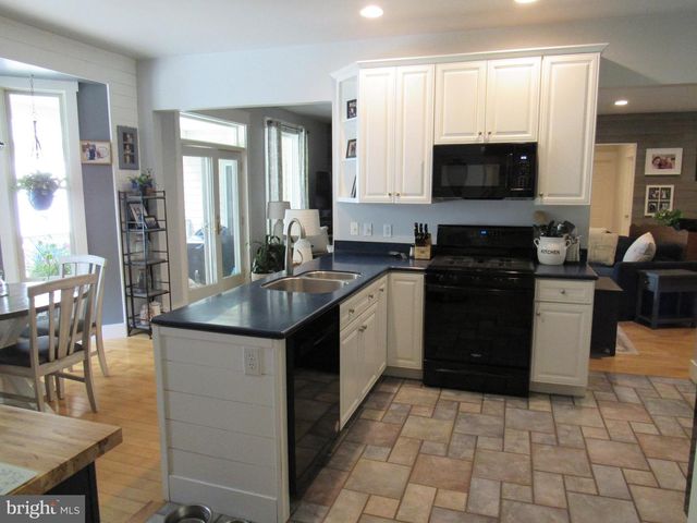 1734 PINE LN, Quakertown, PA 18951