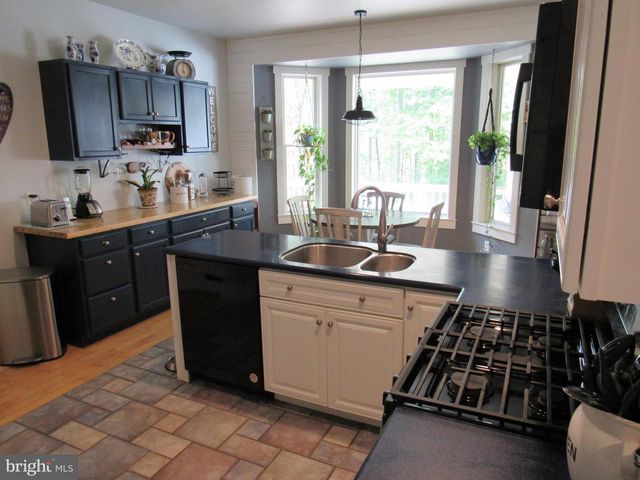 1734 PINE LN, Quakertown, PA 18951