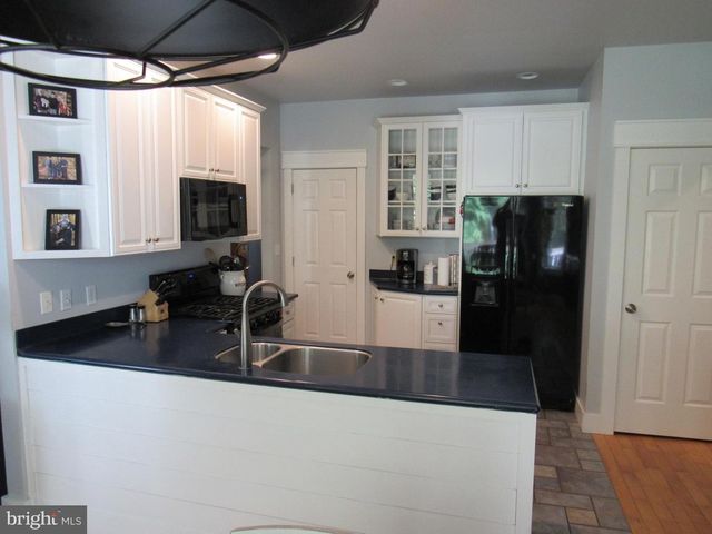 1734 PINE LN, Quakertown, PA 18951