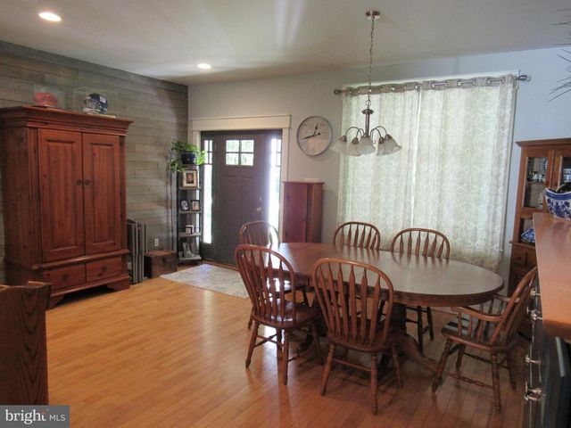 1734 PINE LN, Quakertown, PA 18951
