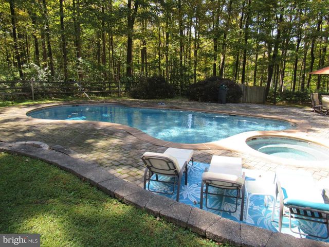 1734 PINE LN, Quakertown, PA 18951