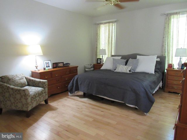 1734 PINE LN, Quakertown, PA 18951
