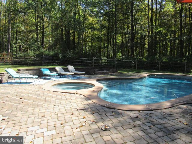 1734 PINE LN, Quakertown, PA 18951